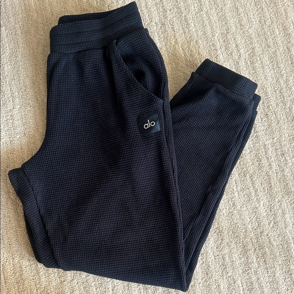 ALO Yoga Women’s Weekend Escape Jogger